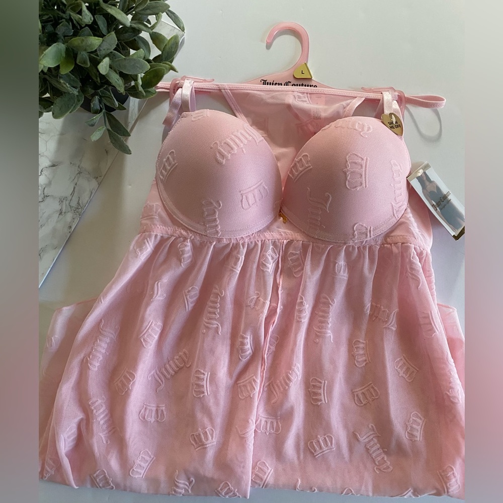 Juicy Couture Fly away babydoll lingerie with G string panties.Size large . NWT